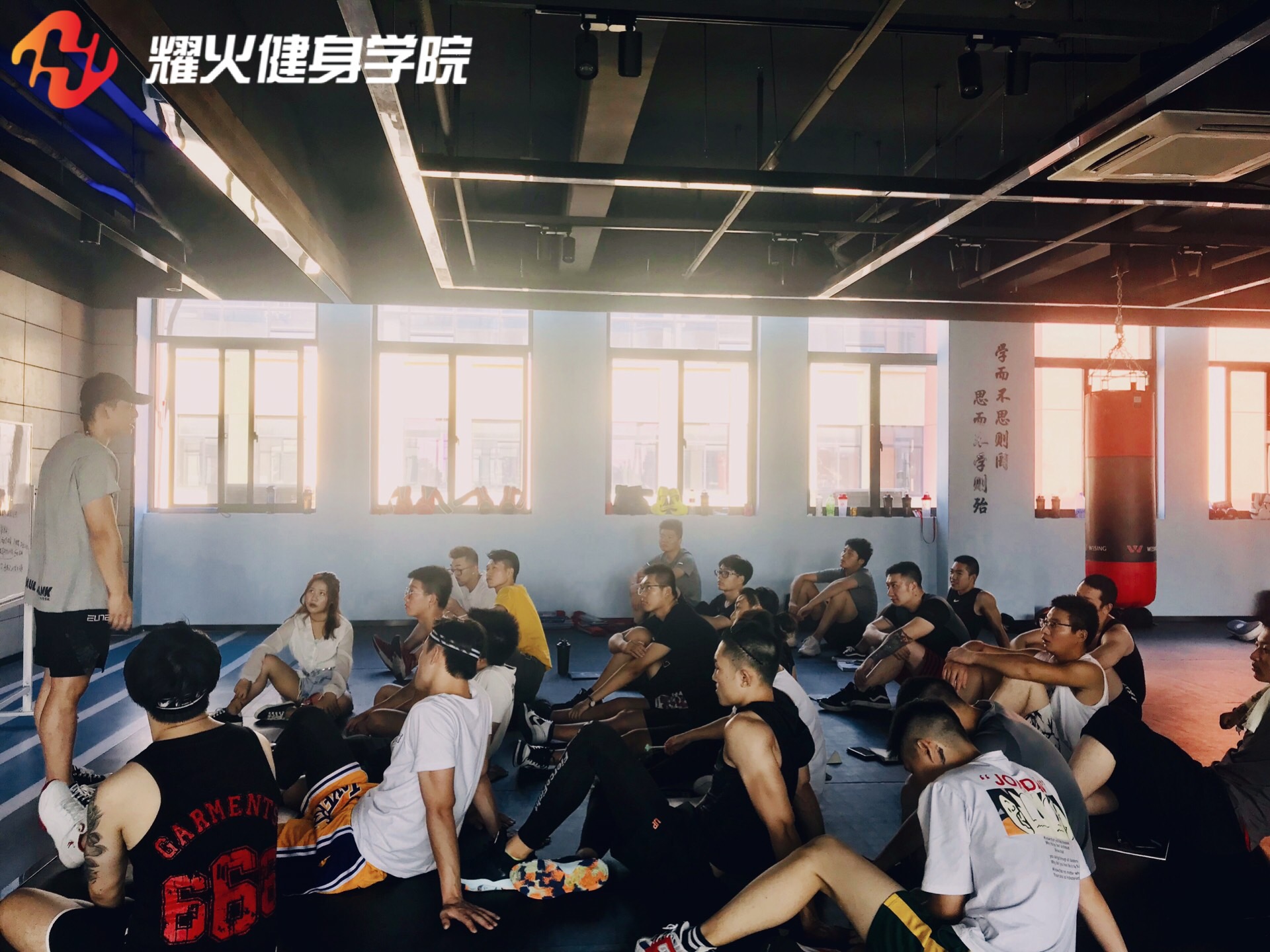 河床主教练称赞球队拼搏精神，期待突破的简单介绍