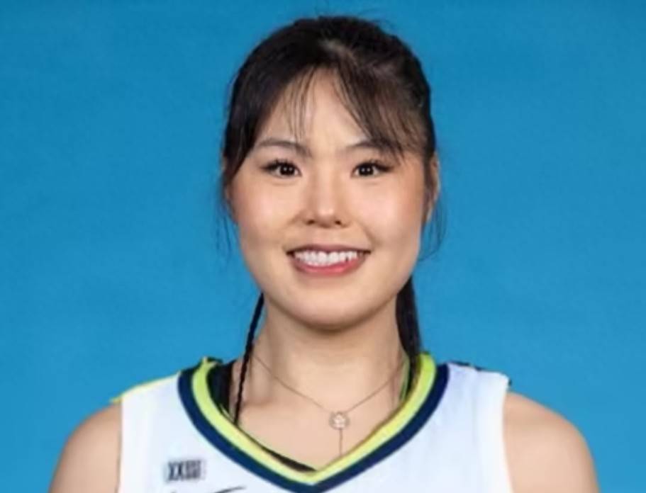 飞翼队主帅李月汝今天在攻防两端都很出众，为她感到骄傲