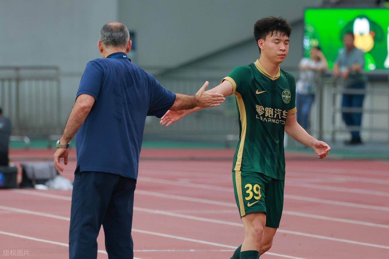 九游体育-关于中超-米特里策首秀2射1传王钰栋破门伤退浙江3-0完胜海牛的信息