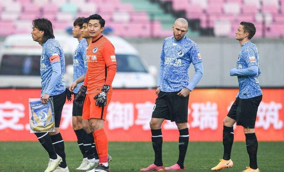 九游体育-包含保级对手补强，大连英博按兵不动，刘祝润踢海港回避，U16国脚试训的词条