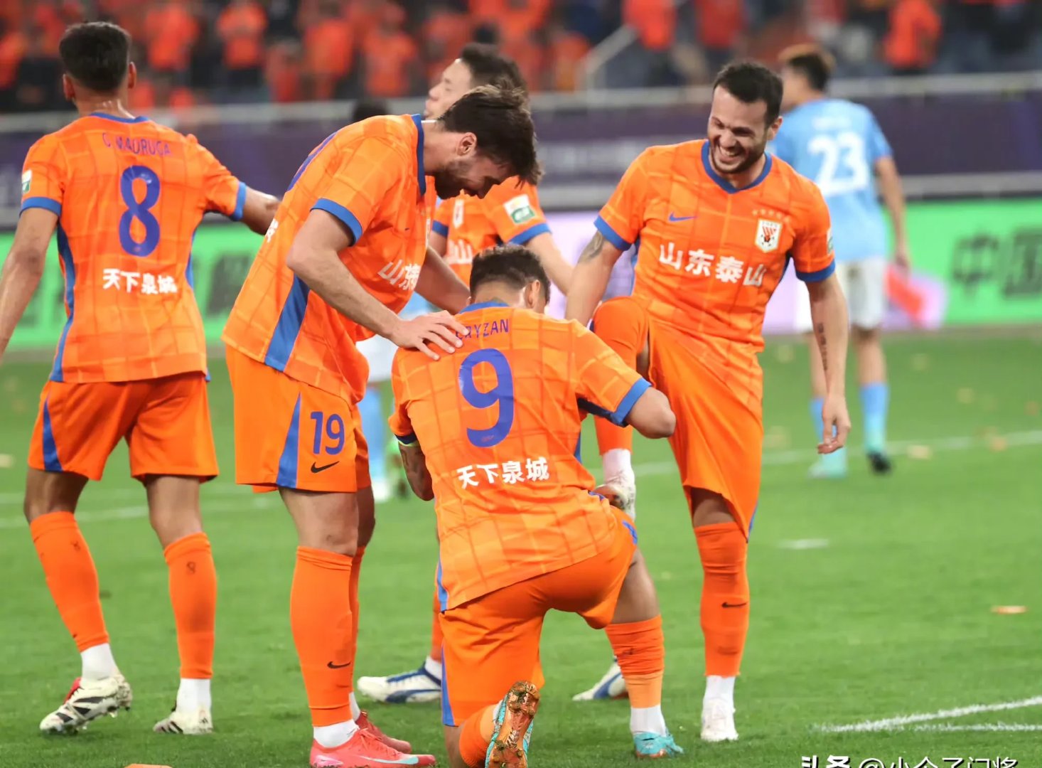 关于比赛最后阶段有些混乱，多特打进2球让的信息