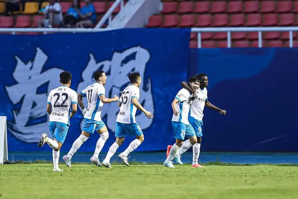 关于足协杯-路易斯戴帽吴曦3助攻！申花3-2海港进8强的信息