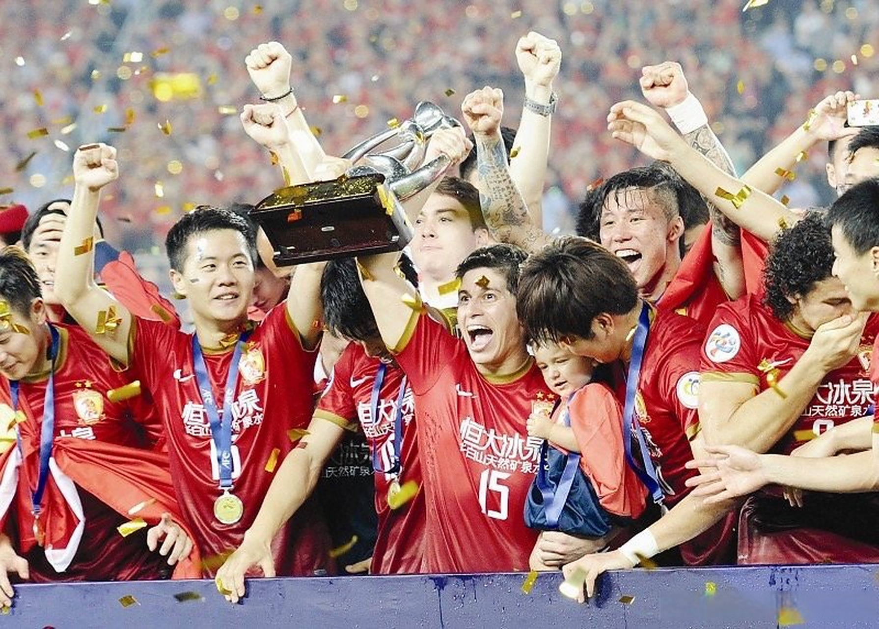 包含参赛各国队伍实力对比，势均力敌谁能夺冠？的词条